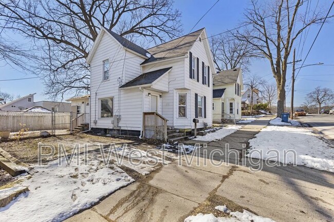 Building Photo - 1038 3rd St NW