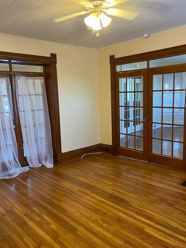 Building Photo - 13 Clark St