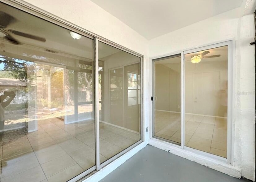 Building Photo - 7135 Parkside Villas Dr N