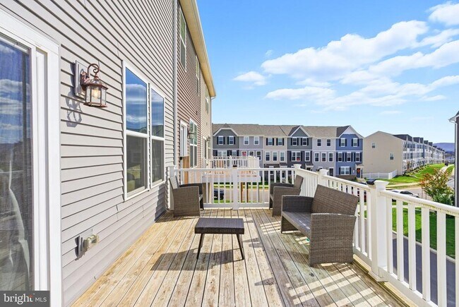 Building Photo - 66 National St