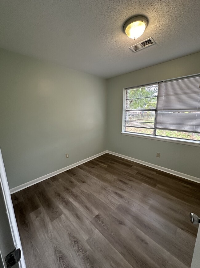 Building Photo - 906 Belleview Cir W