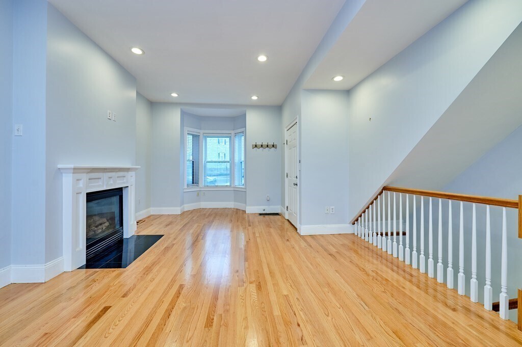 Building Photo - 156 Dorchester St