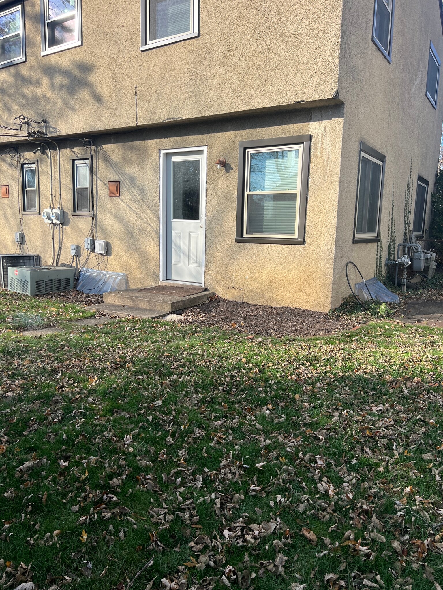 Building Photo - 1324 Meadow Rd