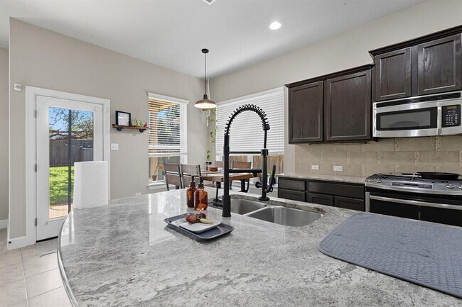 Building Photo - 513 Cerezo Dr