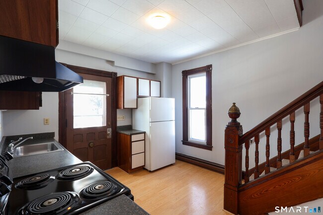 Building Photo - 24 Fairview St