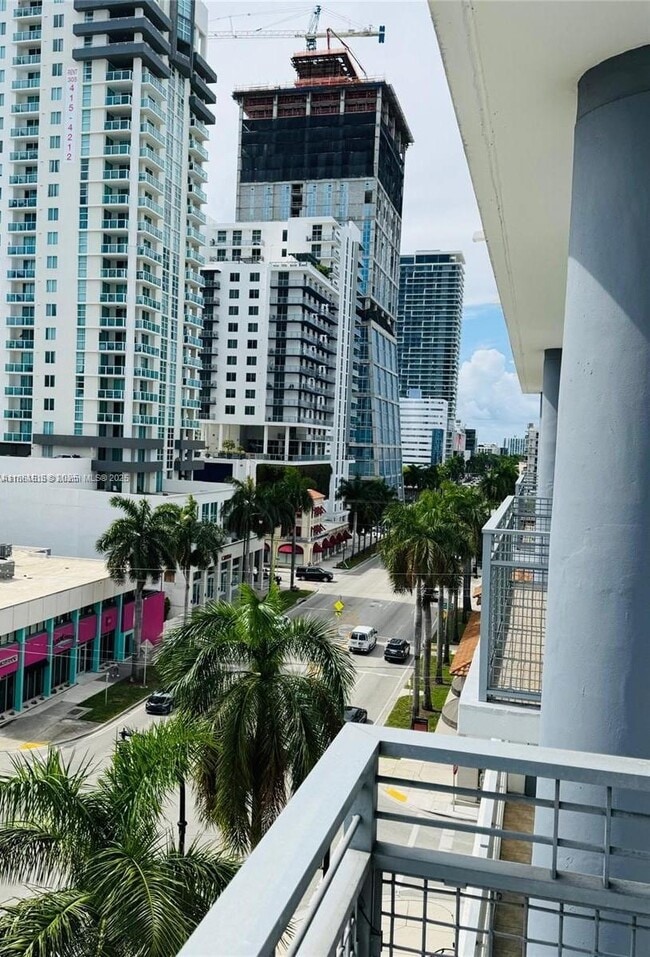 Building Photo - 350 NE 24th St