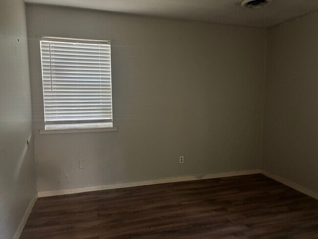 Building Photo - 3148 Shirley Dr