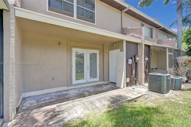 Building Photo - 1359 Sussex Dr