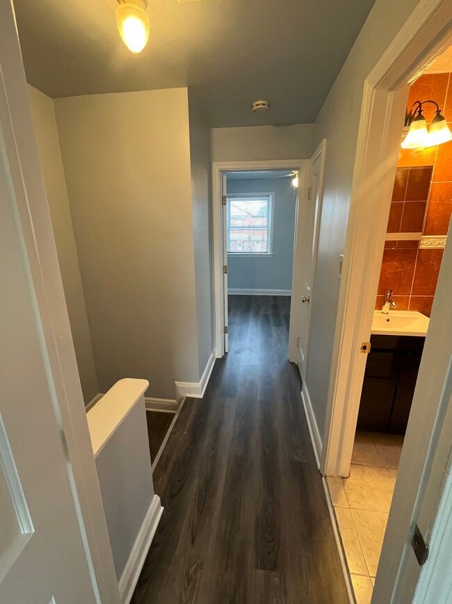 Building Photo - Freshly Renovated Row Home with Beautiful ...