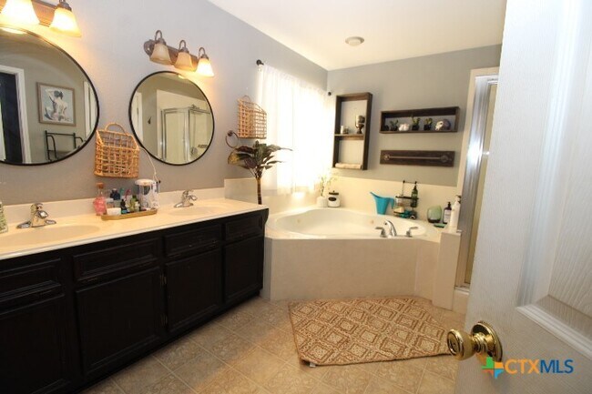 Building Photo - 775 Cactus Ln