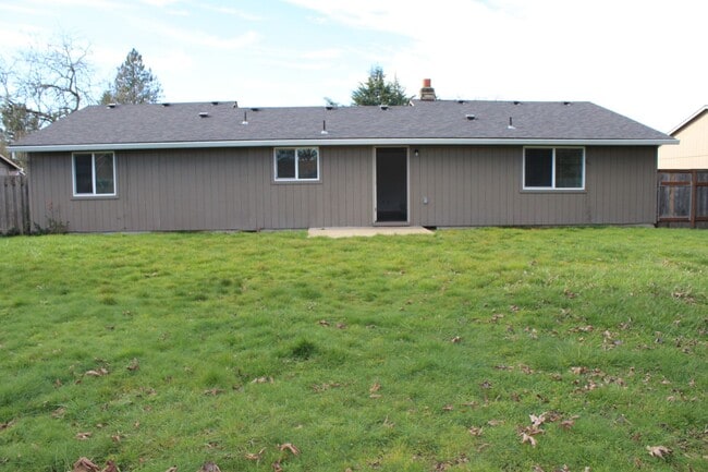 Building Photo - Three bedroom, 1 1/2 bath with fenced yard near Intel