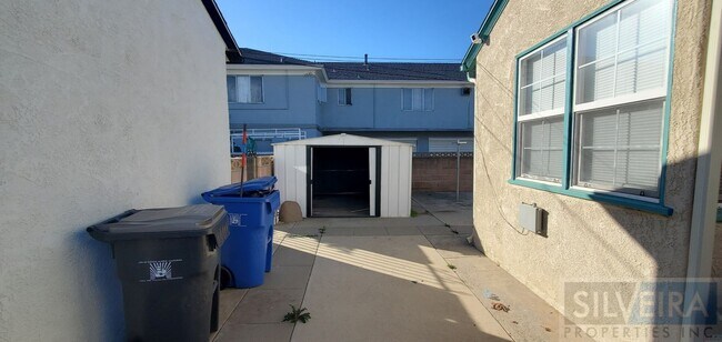 Building Photo - m-300