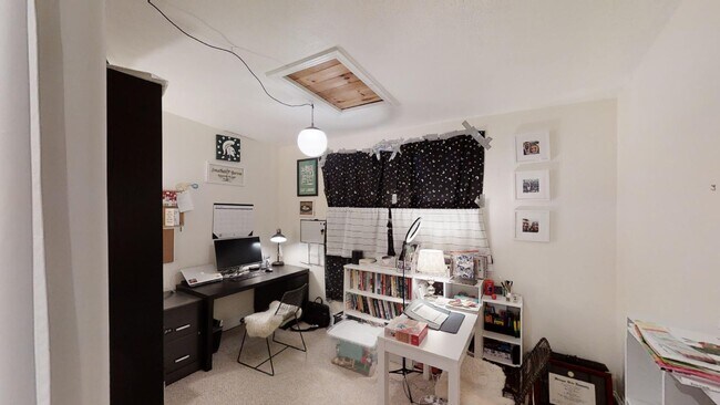 Building Photo - 1718 D St SE