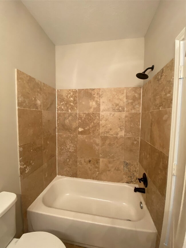 Building Photo - 307 Covecrest Dr