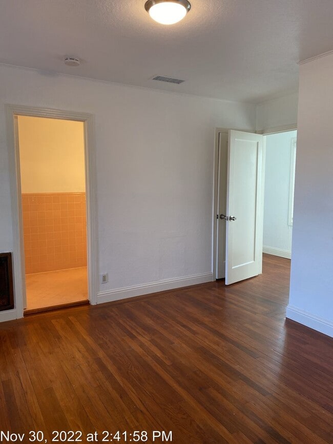 Building Photo - Country Property