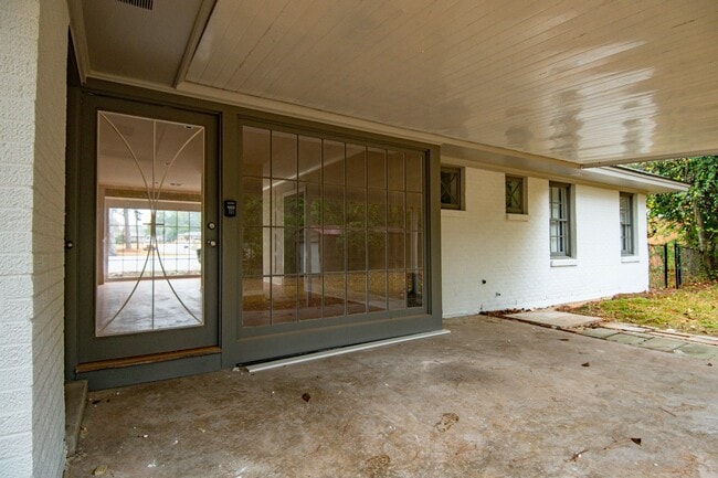 Building Photo - 895 Greg Dr