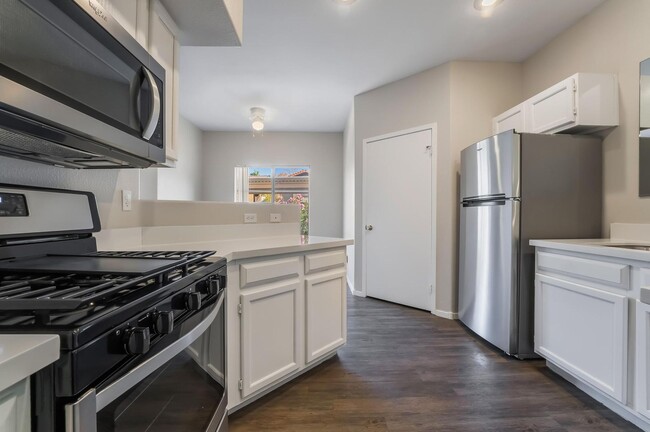 Building Photo - Amazing Remodeled Condo in guard gated Sed...