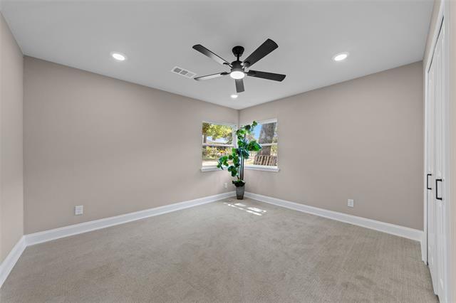 Building Photo - 1503 E Lakeview Dr