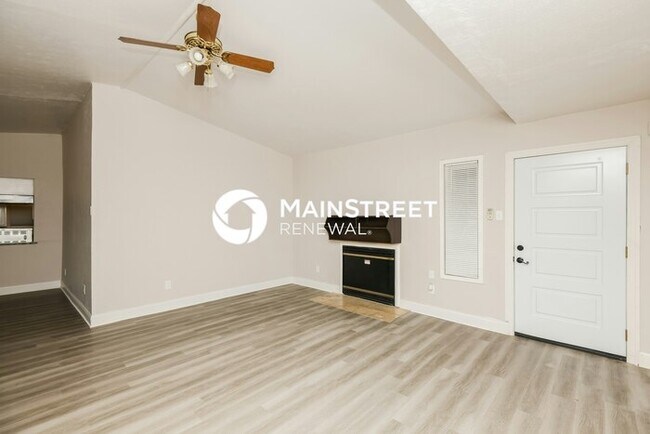 Building Photo - 3 Bedroom Pet-Friendly Home in Irving, TX with Main Street Renewal