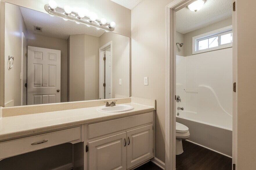 Building Photo - 717 White Dove Dr