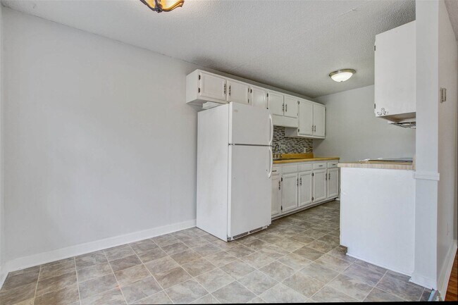 Building Photo - 2135 Burlington Avenue Apt #C, Charleston,...