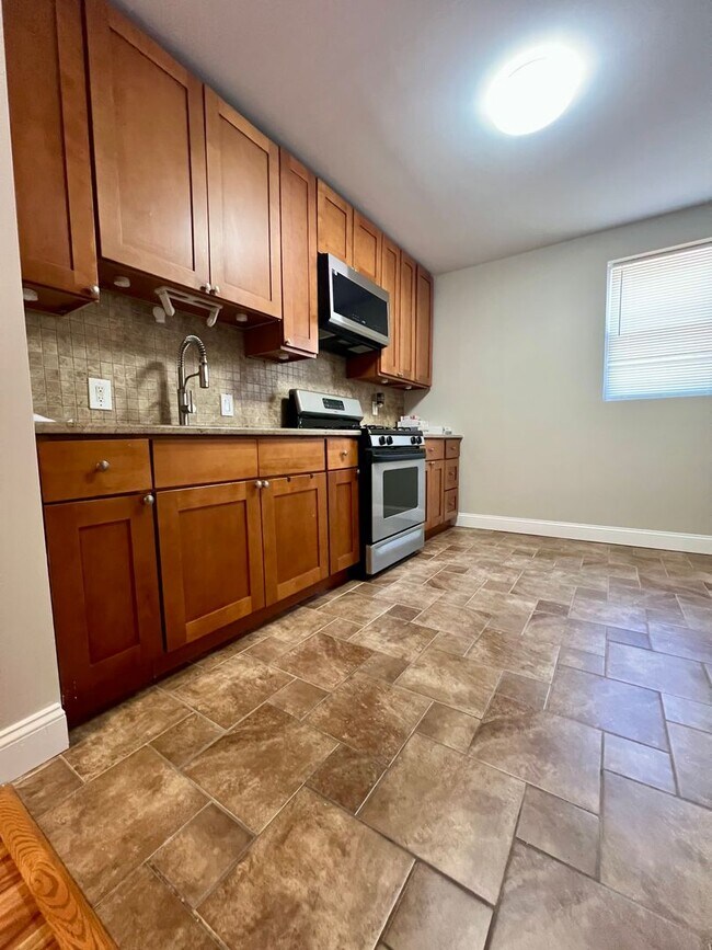 Building Photo - Gorgeous 3-Bedroom Townhome in Juniata! Available NOW!