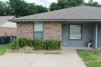 Building Photo - Just Minutes from Tinker!