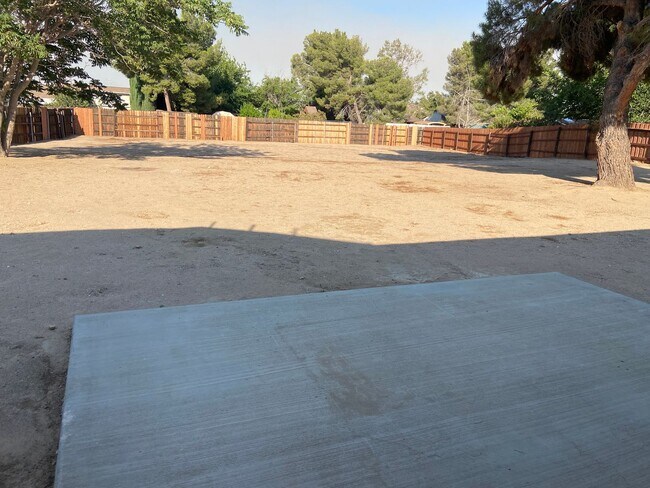 Building Photo - 3 Bedrooms, 2 Bathrooms, 3 Car Garage, Fir...