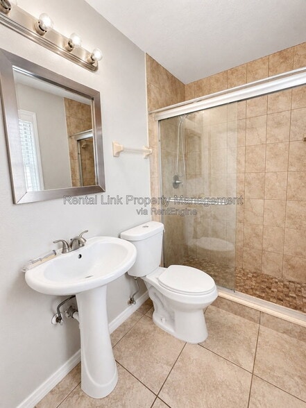 Building Photo - 4728 Beach Dr SE