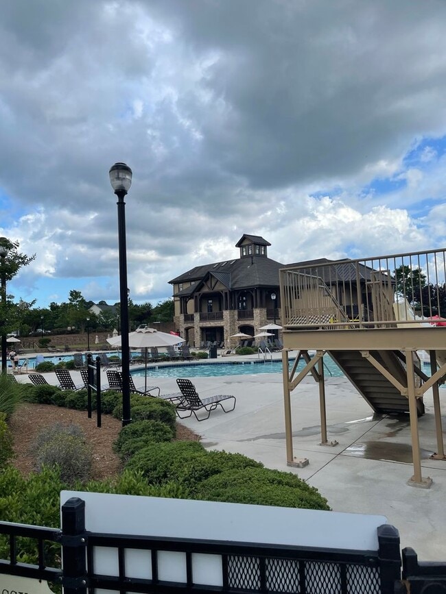 Building Photo - End Unit Townhome in Highland Creek Community!