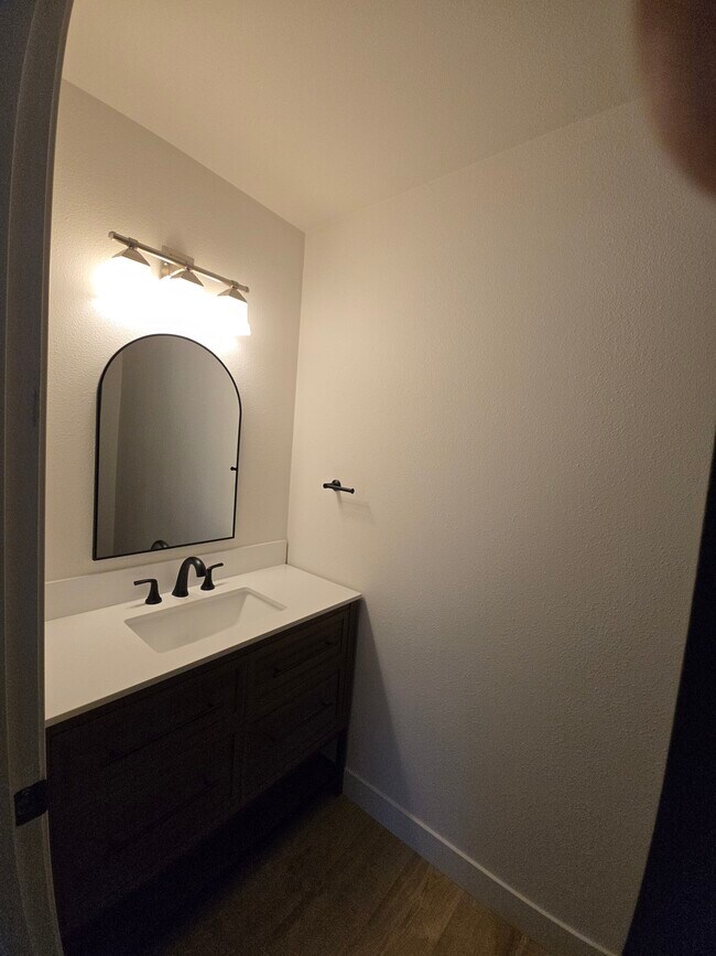 Building Photo - 1707 SW Hartley Ave