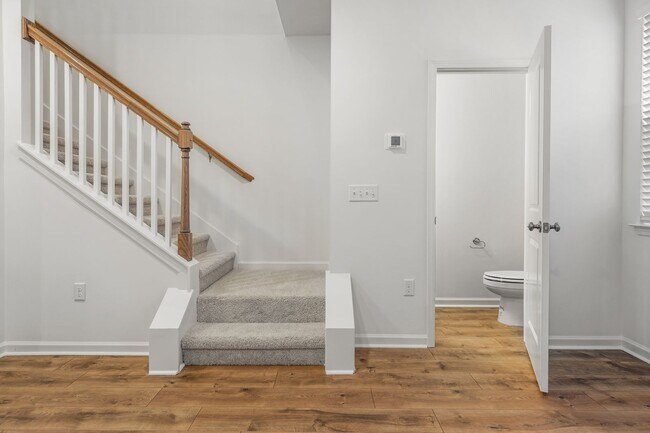 Building Photo - 464 Blair Rd