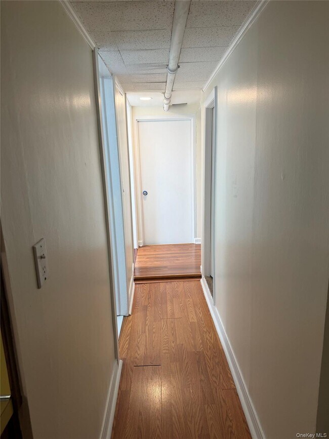 Building Photo - 95-05 165th Ave