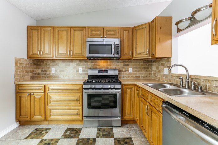 Building Photo - 892 Robmeyer Dr