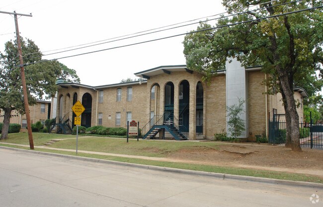 Building Photo - La Hacienda Apartments