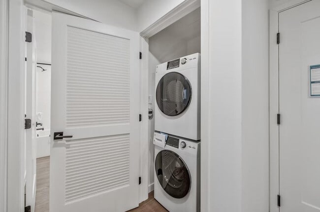 Building Photo - 8875 Costa Verde Blvd