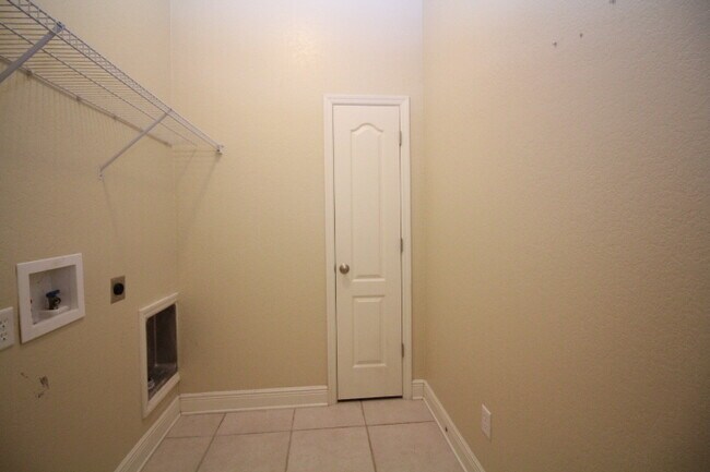 Building Photo - Beautiful 4 Bedroom Home In Newport Colony