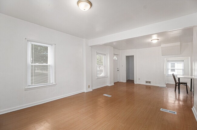 Building Photo - 853 Madison St