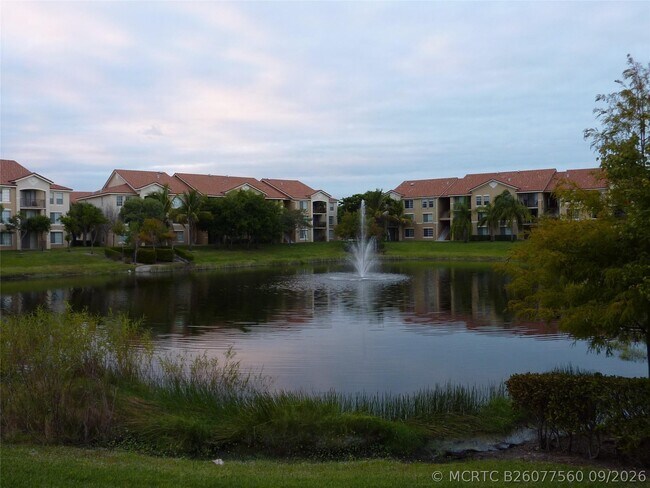 Building Photo - 913 Villa Cir