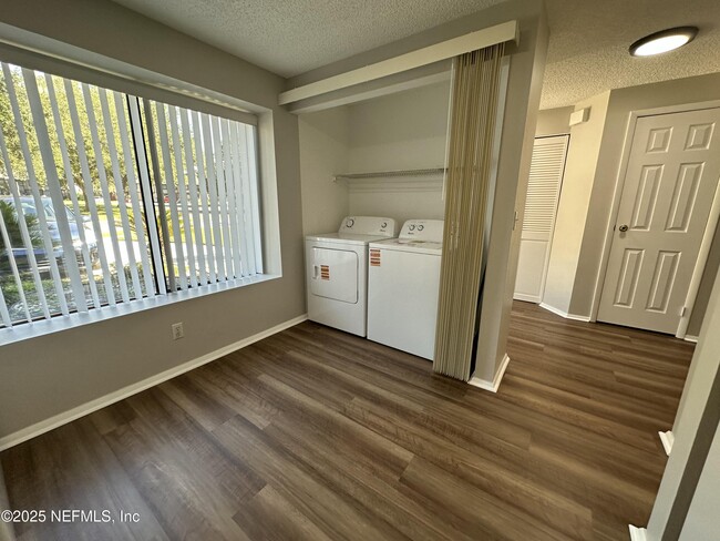 Building Photo - 7042 Prestwick Cir S