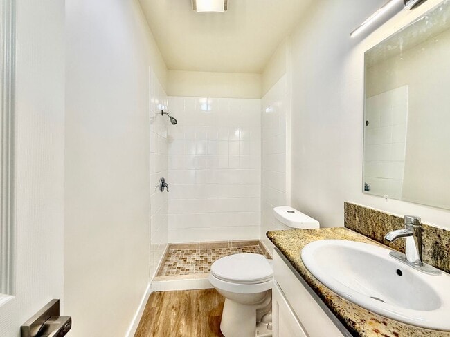 Building Photo - Beautifully Remodeled 3-Bed, 2-Bath Home i...