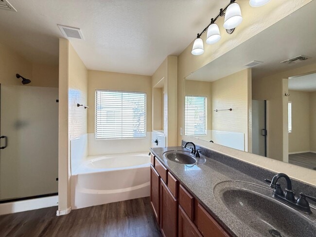 Building Photo - 1727 E Joseph Way