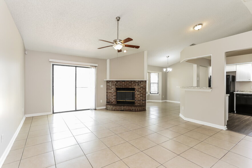 Building Photo - 7125 Star Rush Dr