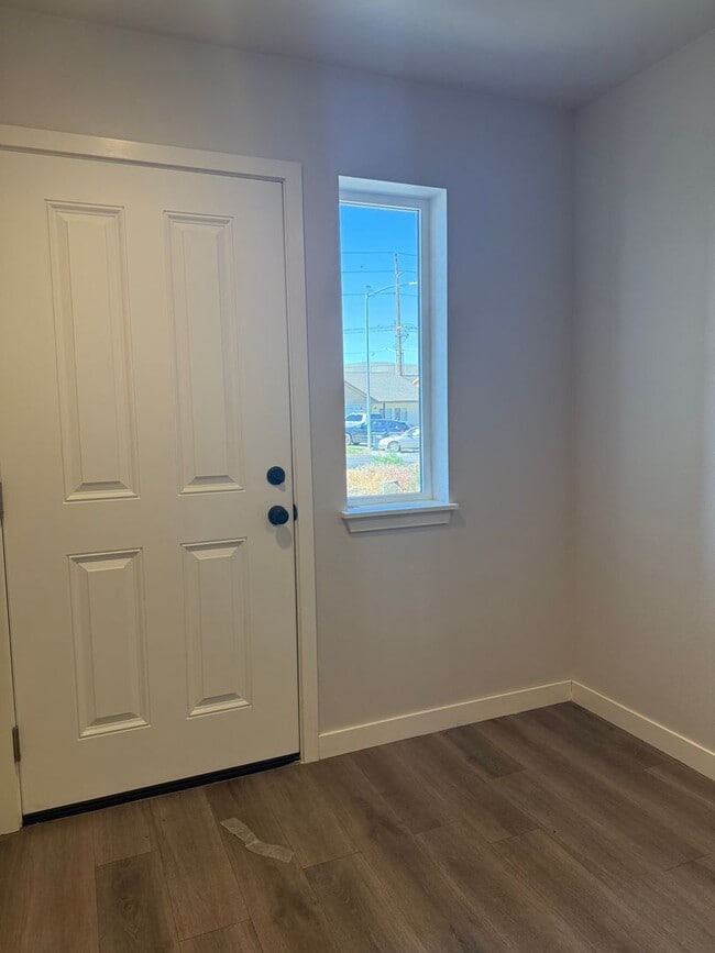 Building Photo - Samantha Court