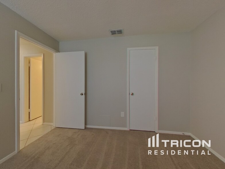 Building Photo - 6918 Silvermill Dr