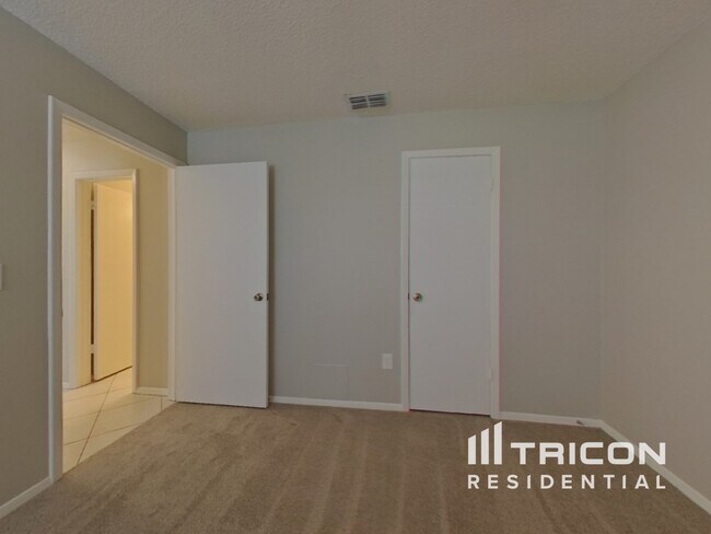 Building Photo - 6918 Silvermill Dr