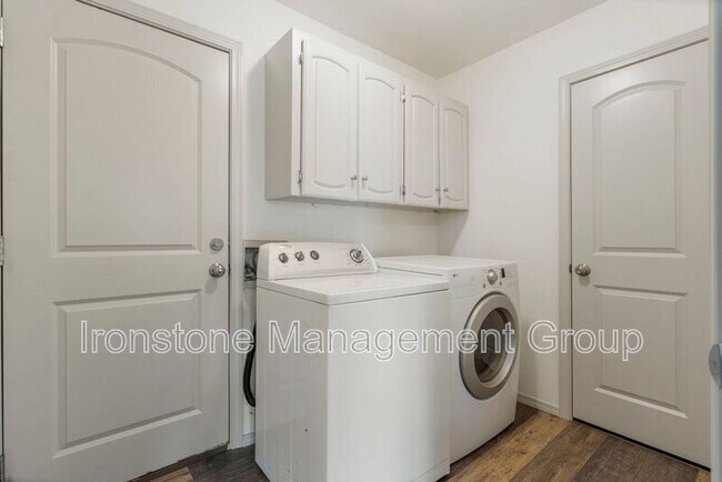 Building Photo - 5032 S Hudson Ave