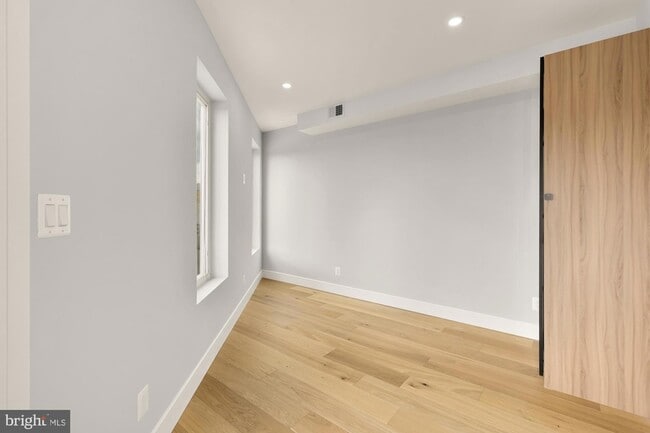 Building Photo - 3215 Mt Pleasant St NW