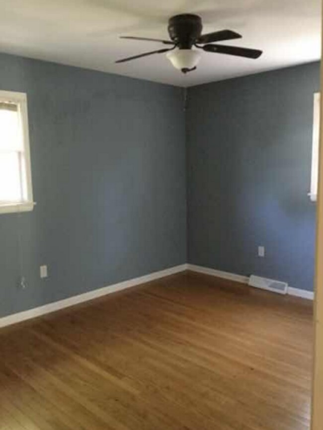 Building Photo - 3 bedroom, 1.5 bath Home