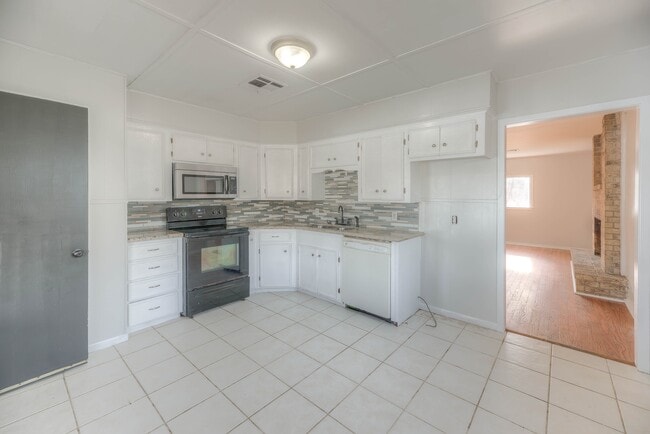 Building Photo - 1606 E Taylor Lake Cir